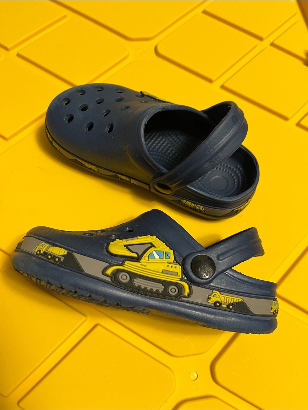 Slip on water/crock style kids shoes construction theme children’s size 8/9
